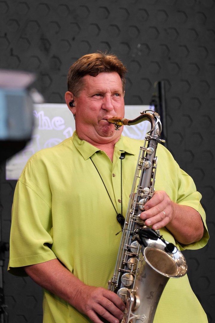 holidayband13080872.jpg