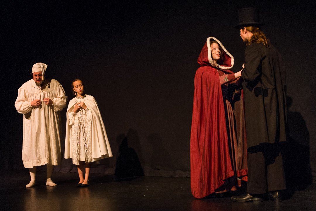 christmascarol13125364.jpg