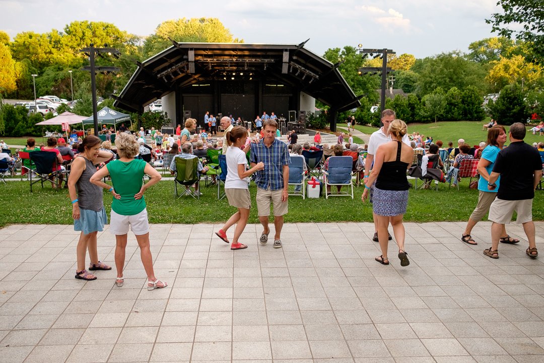 holidayband17079647.jpg