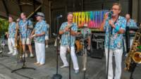 entertainers6545_small.jpg