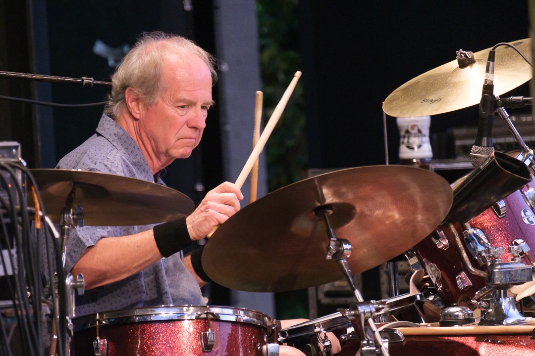 holidayband230919.jpg