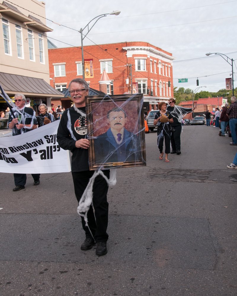 parade14092559.jpg