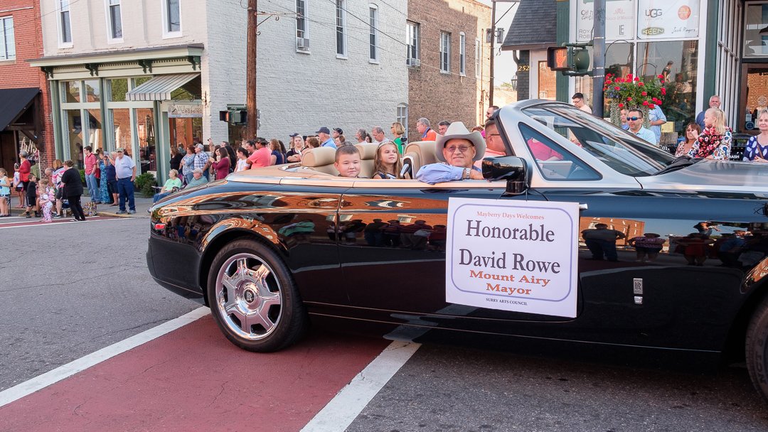 parade17091430.jpg