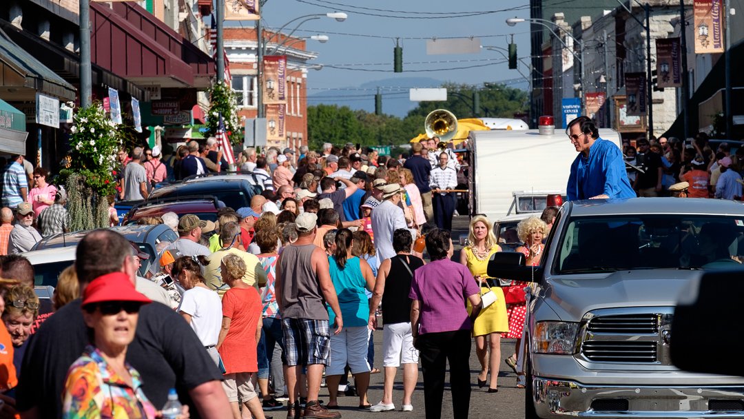 parade17097011.jpg