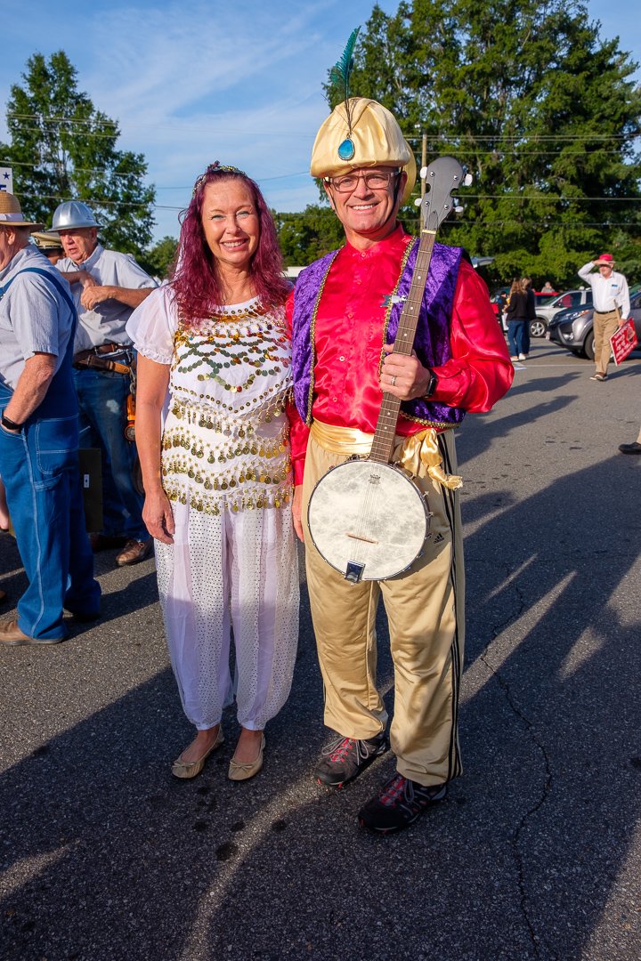 parade21098.jpg